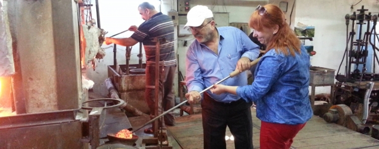 Canan Bayrak Cam Dostları Ailesine Katıldı
