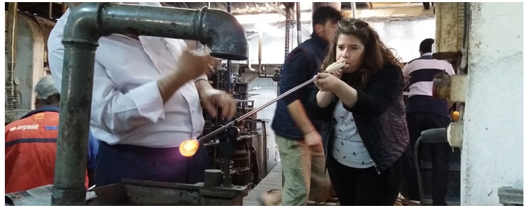 Sinem Denizer Cam Dostları Ailesine Katıldı