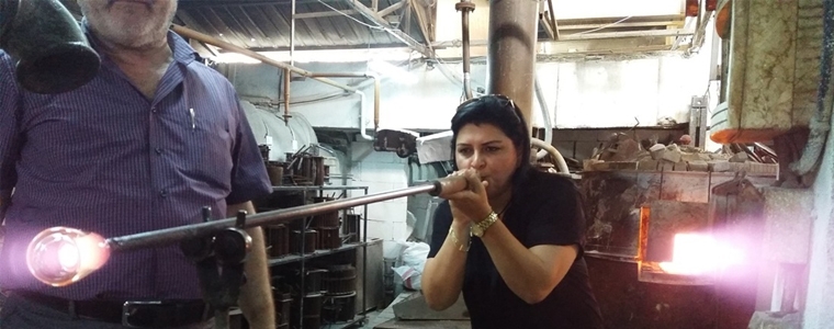 Zuhal ipek Cam Dostları Ailesine Katıldı