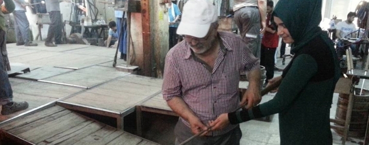 Sedanur Fidan kendi vazosunu üfledi