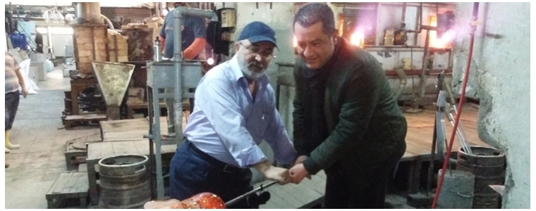 Yakup Şener kendi vazosunu üfledi